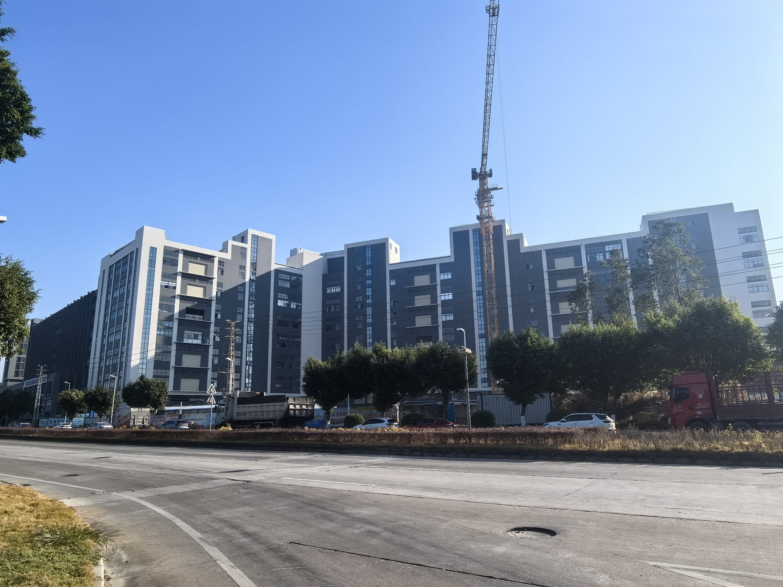 Assembly line sealing machine